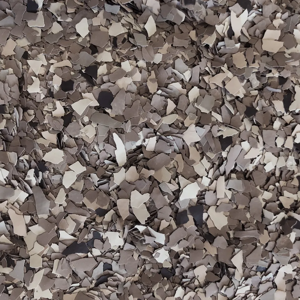 fleur-flakes-bronzite-brown-terrazzo-chips-braun image 1