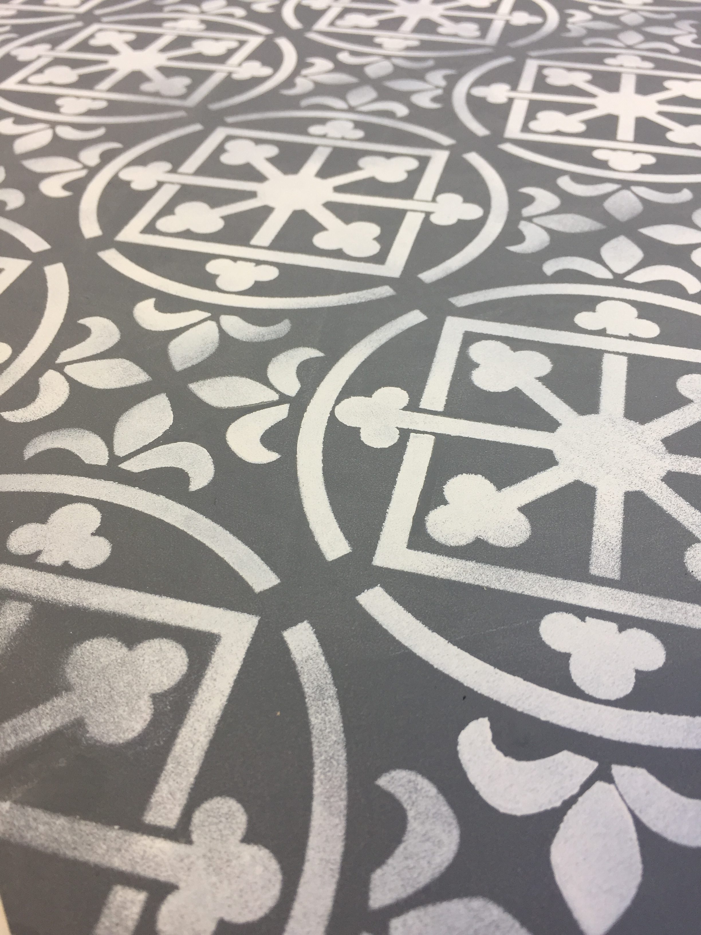 fleur-cement-tile-royal-tile-schablone-18x50-cm-zementfliesen image 3